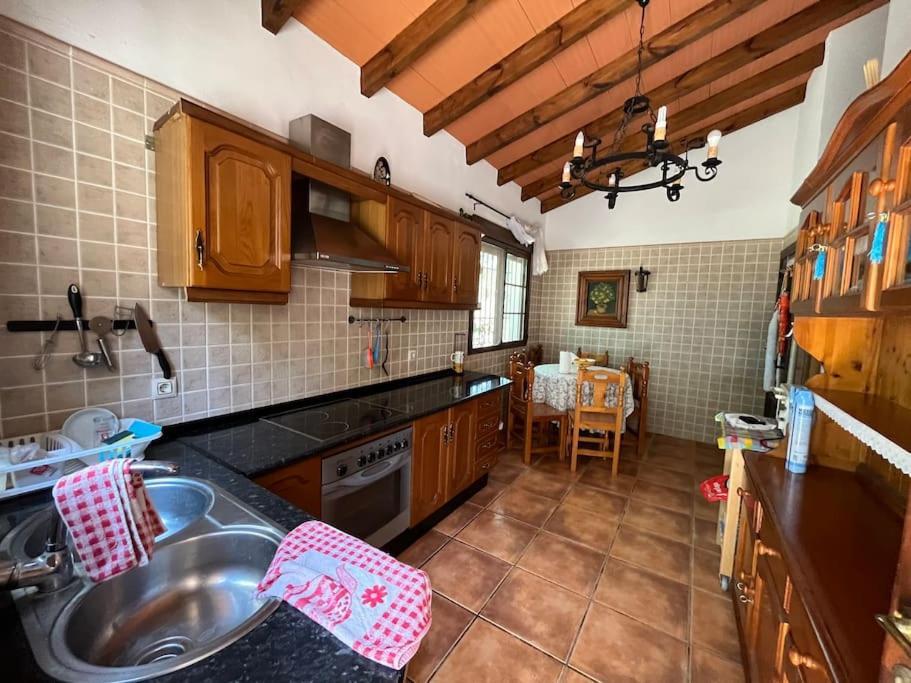 Farmhouse Surrounded By Centenary Olive Trees Olias Exterior photo